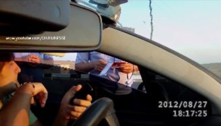Українець на автомобілі заїхав в Росію і нарвався на наглого ДАІшника.. Те що трапилось далі можна дивитись на повторі (відео)