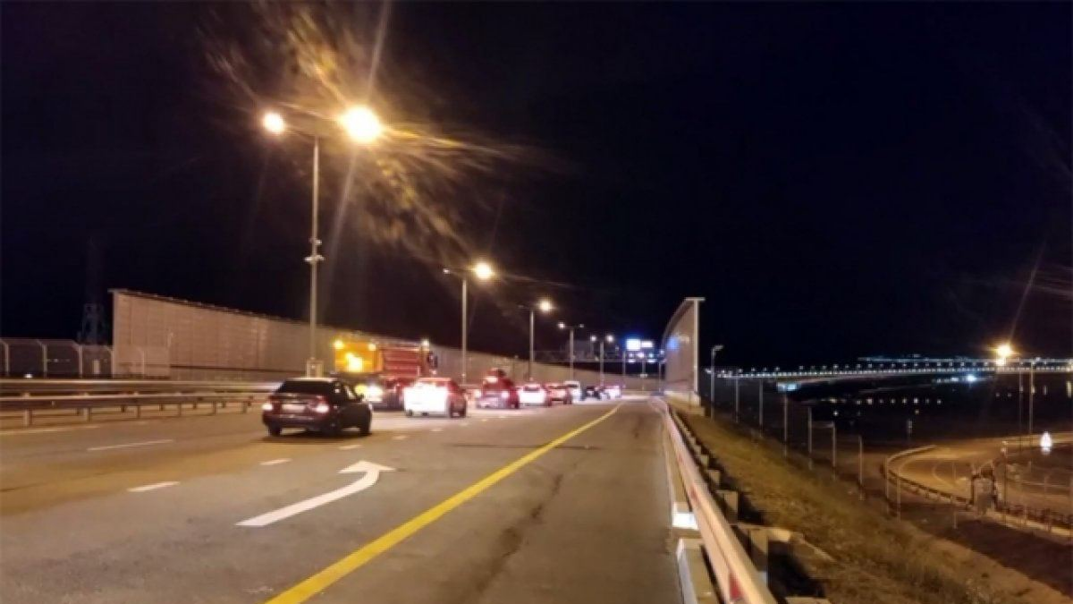 На Кримському мосту повітряна тривога, рух перекрито, – росЗМІ. 0голошено евакуацію… (ФОТО)