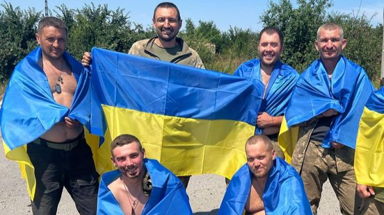 Перша по-справжньому гарна новина, за цей День. Сьогодні з ворожого полону додому повернулися ще 22 Українських Героя.