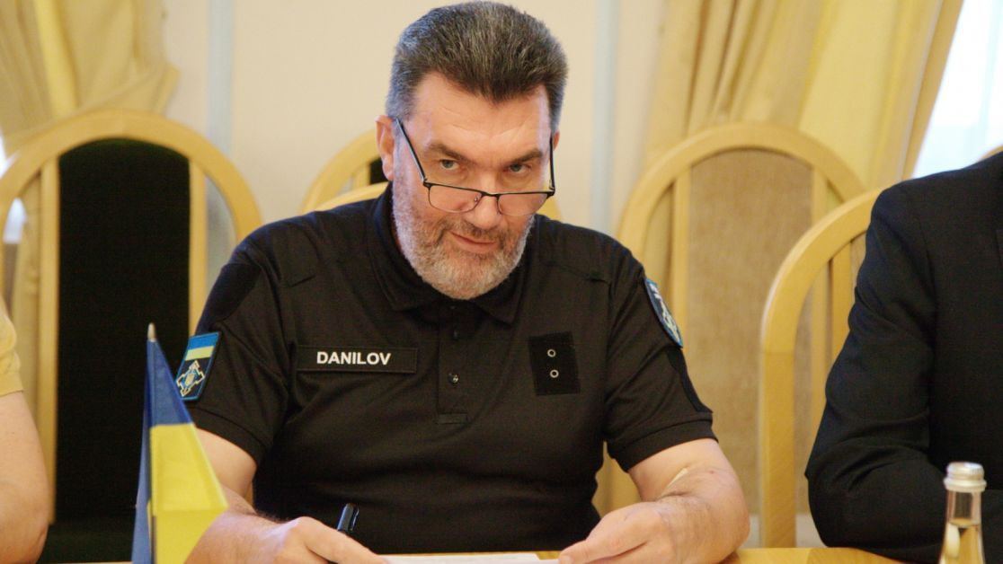За день перед своїм звільненням Данілов встиг записати всю правду про війну в Україні, поговорюють, що саме через це його і звільнили…
