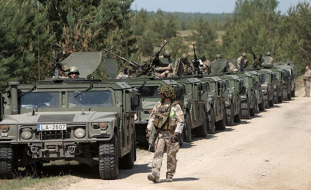 Прямо в ці хвилини! Литовці відкрили вогонь – ВСЕ В ХЛАМ. Бійня на кордоні – уже 30 з@гиблих. ПІСЛЯ слів Трампа