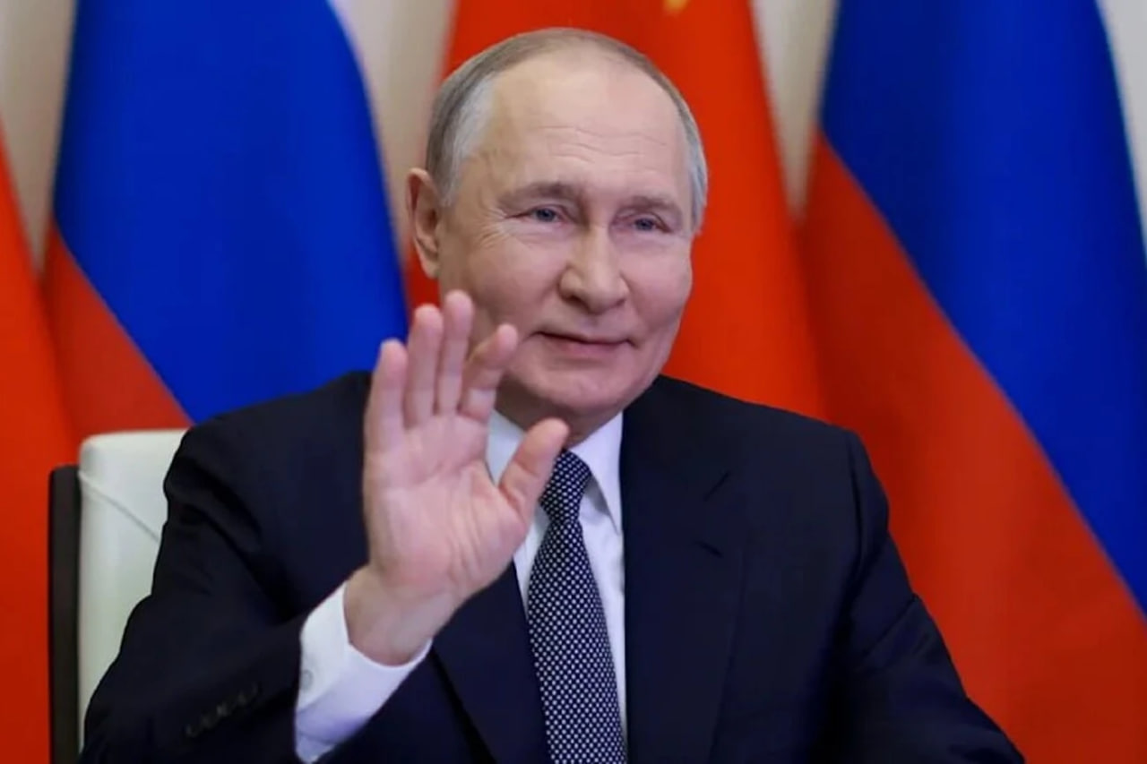 Збліднілий ПУТІН УВІРВАВСЯ з НЕЧУВАНОЮ заявою! ВЕРЕЩИТЬ при всіх, аж піна з рота. Тільки погляньте на цей момент..